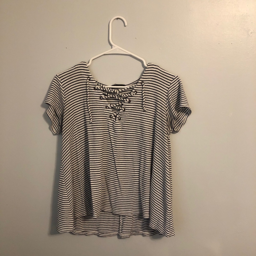 Black and white stopped lace up top